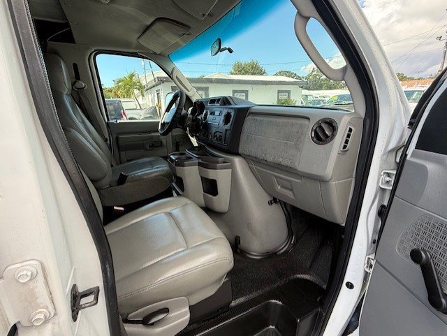 Used 2009 Ford E-350 and Econoline 350 Super Duty image 18