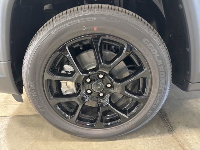 New 2025 Jeep Compass Latitude w/ Sun & Sound Group image 2