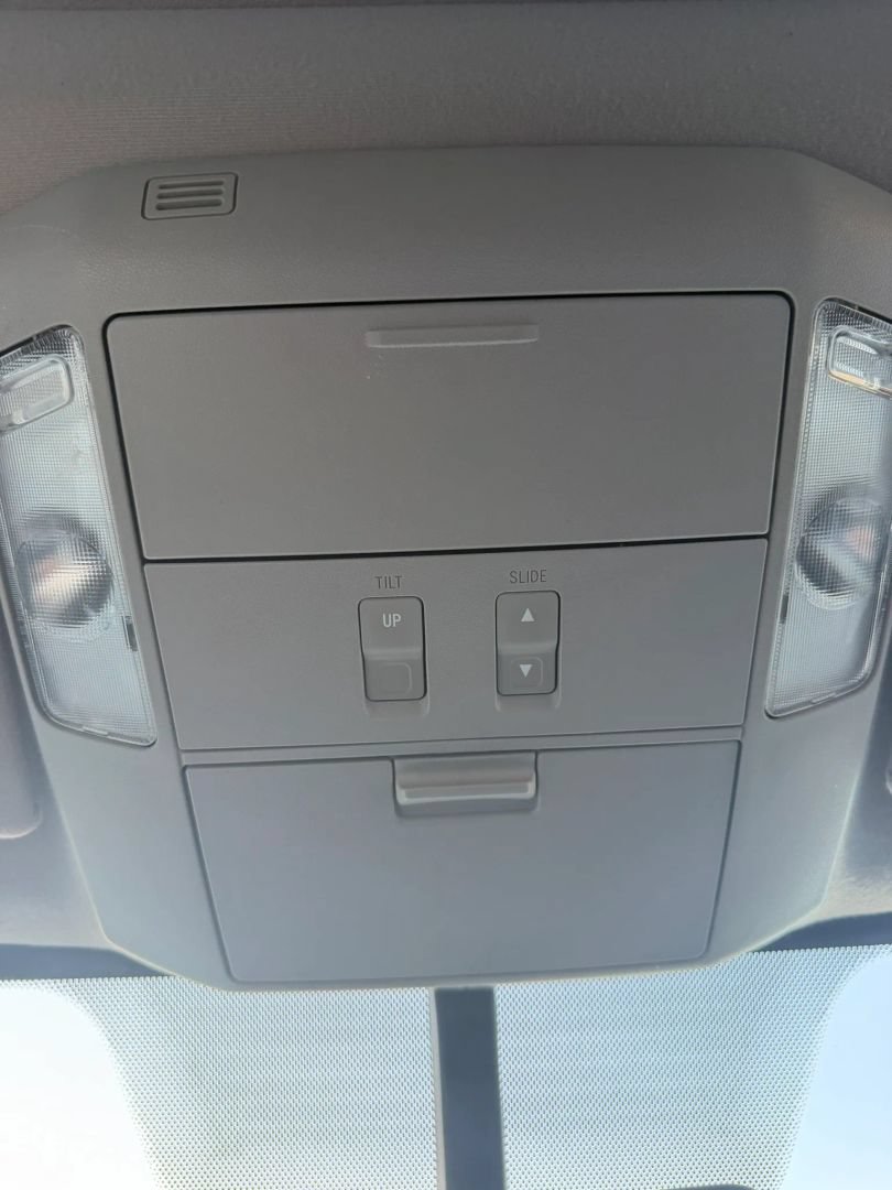 Used 2016 Toyota Sequoia Platinum AWD/4WD image 35