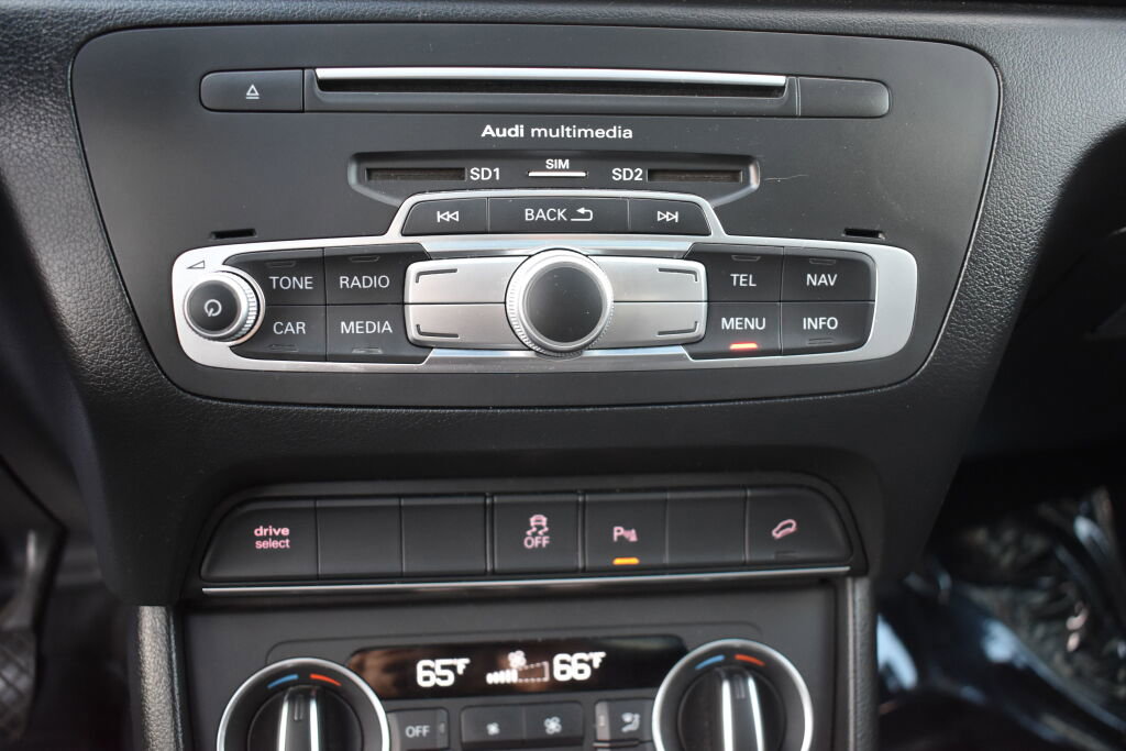 Used 2017 Audi Q3 2.0T Prestige w/ Prestige Package image 23