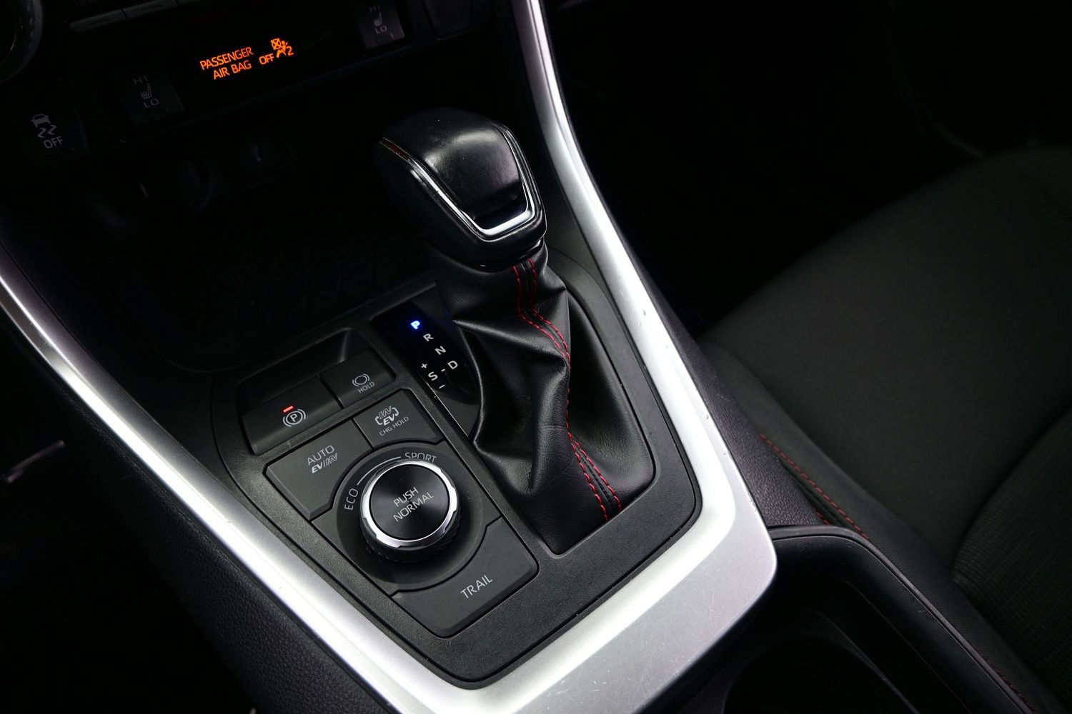 Used 2021 Toyota RAV4 SE w/ Weather & Moonroof Package AWD/4WD image 22