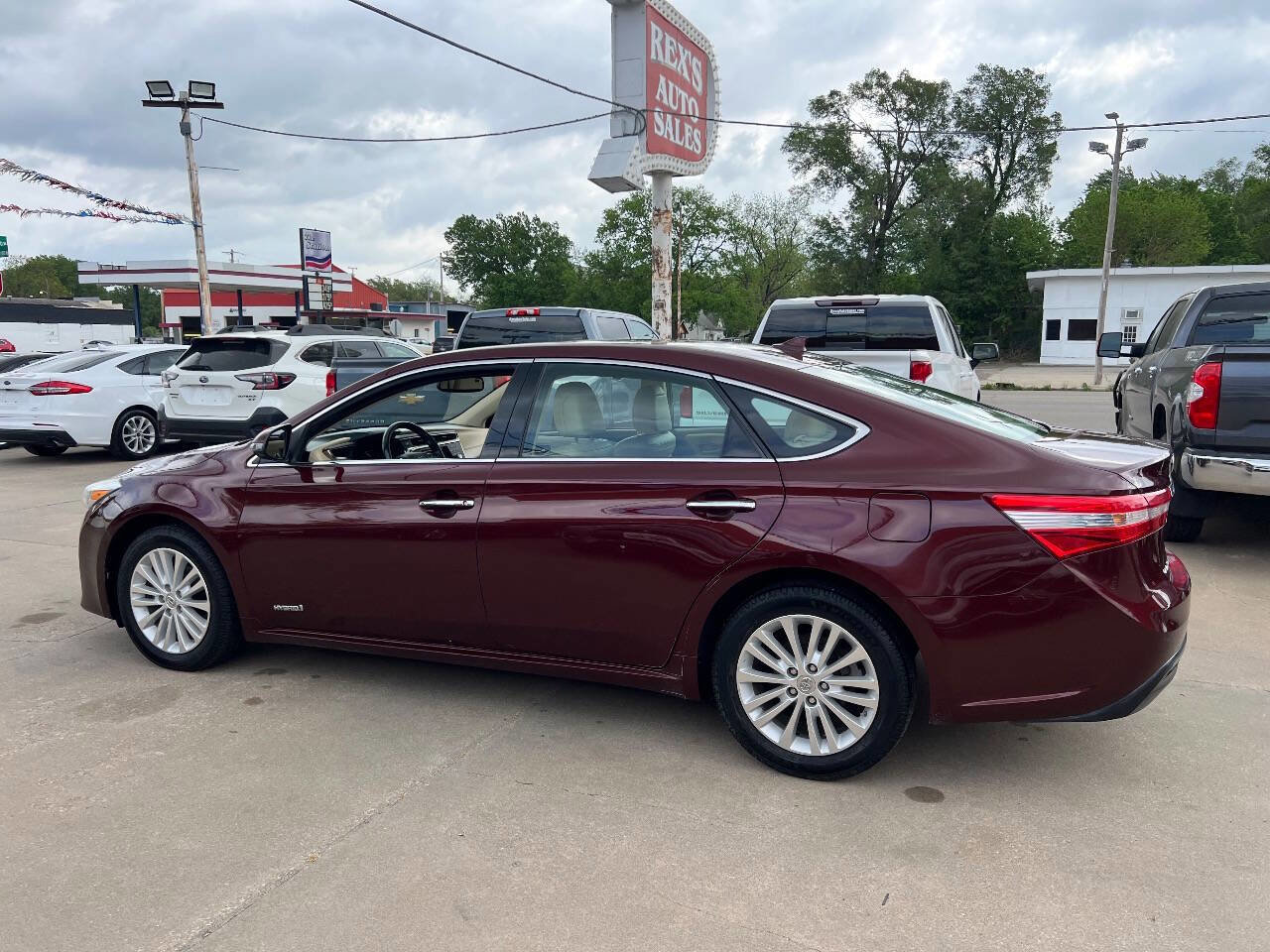 Used 2013 Toyota Avalon Limited w/ Technology Pkg FWD image 7