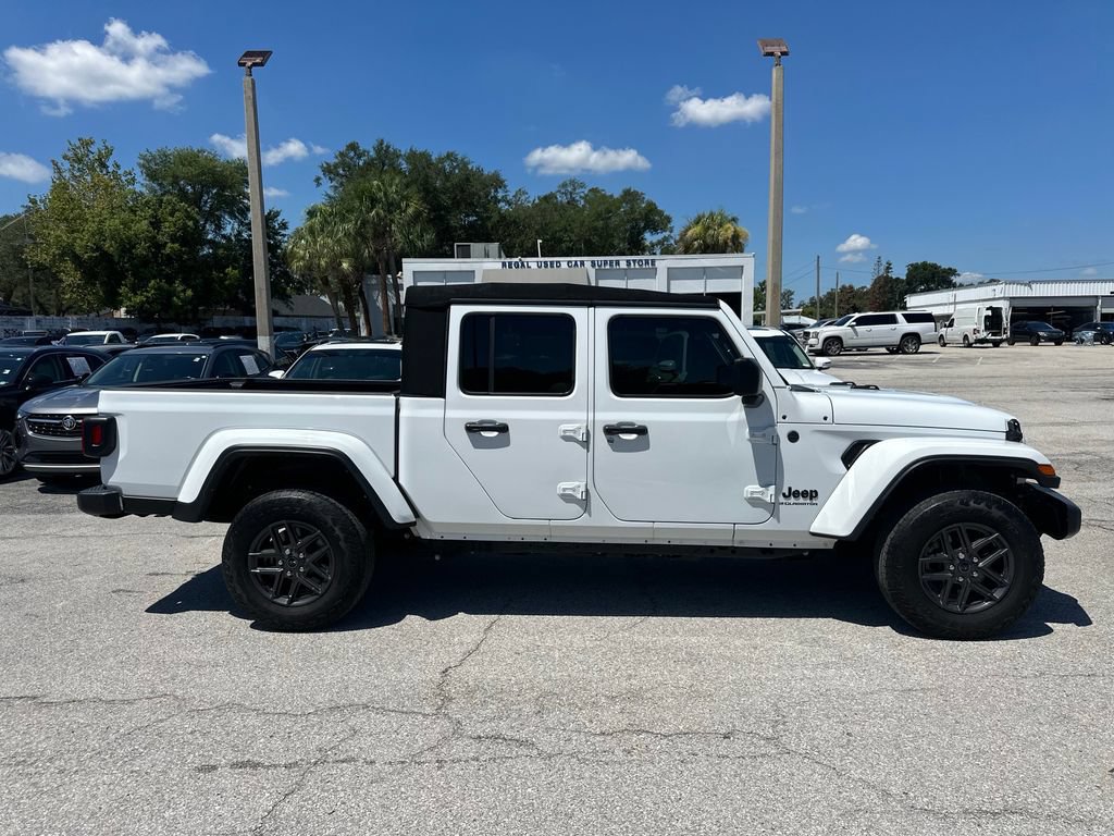 Used 2024 Jeep Gladiator Sport AWD/4WD image 4