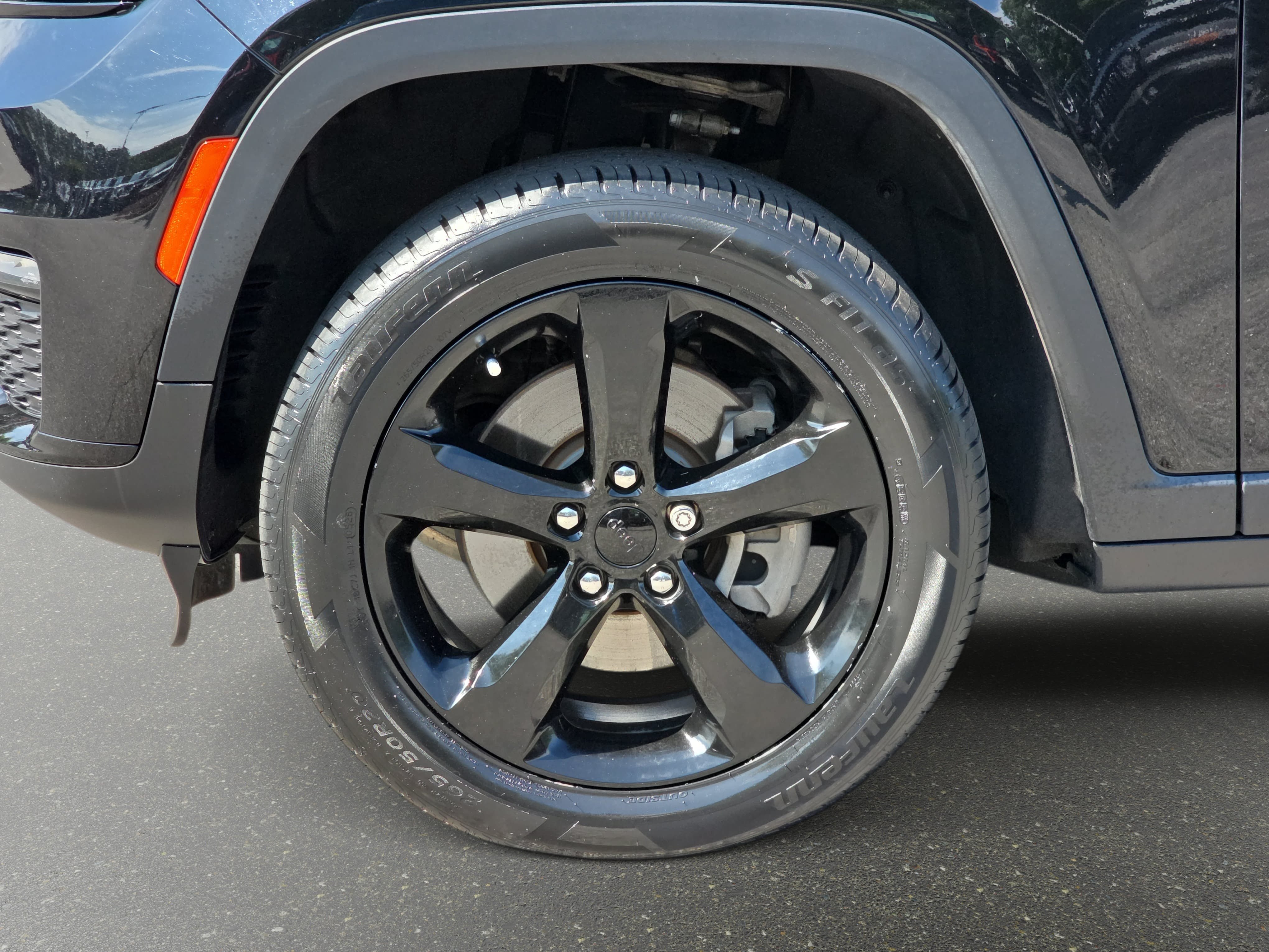Certified 2023 Jeep Grand Cherokee L Limited w/ Black Appearance Package RWD image 30