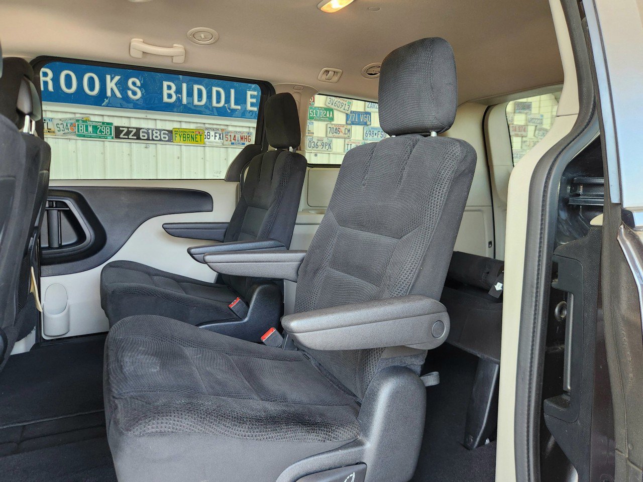 Used 2016 Dodge Grand Caravan SE w/ Quick Order Package 29E SE FWD image 6