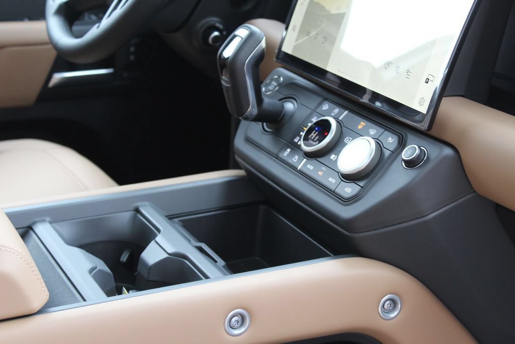 New 2026 Land Rover Defender 130 X-Dynamic SE AWD/4WD image 55