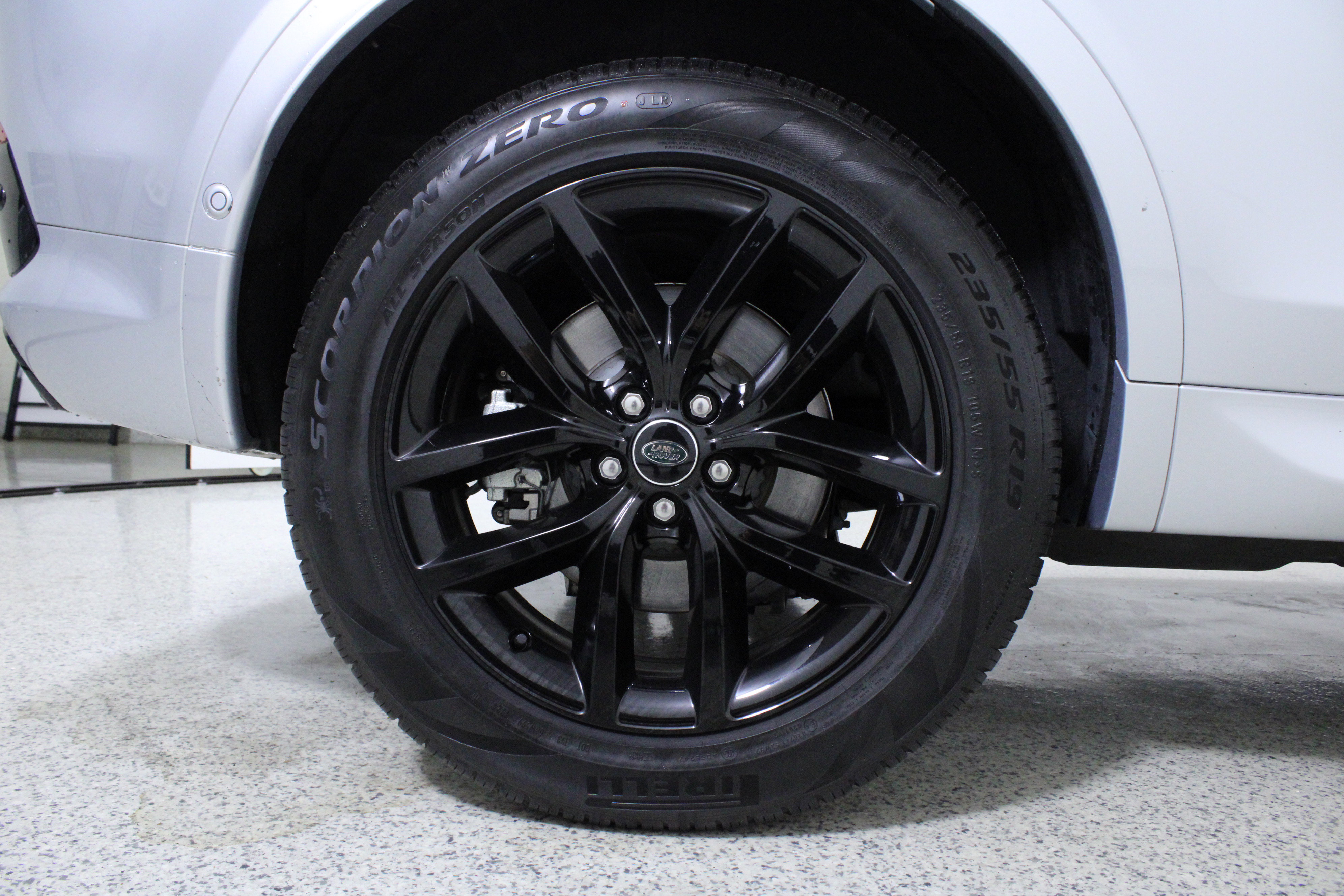 Used 2025 Land Rover Discovery Sport S image 8