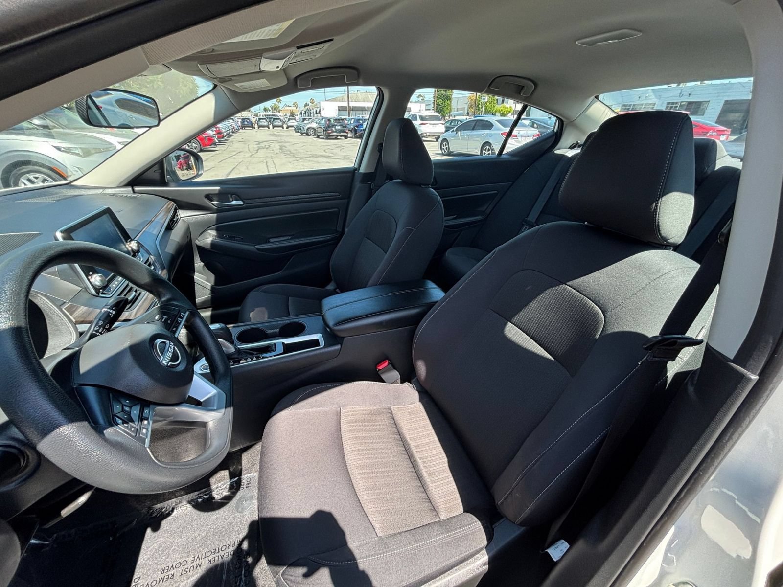 Used 2025 Nissan Altima 2.5 SV FWD image 37