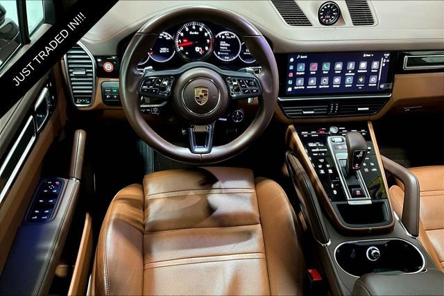 Used 2022 Porsche Cayenne Turbo image 5
