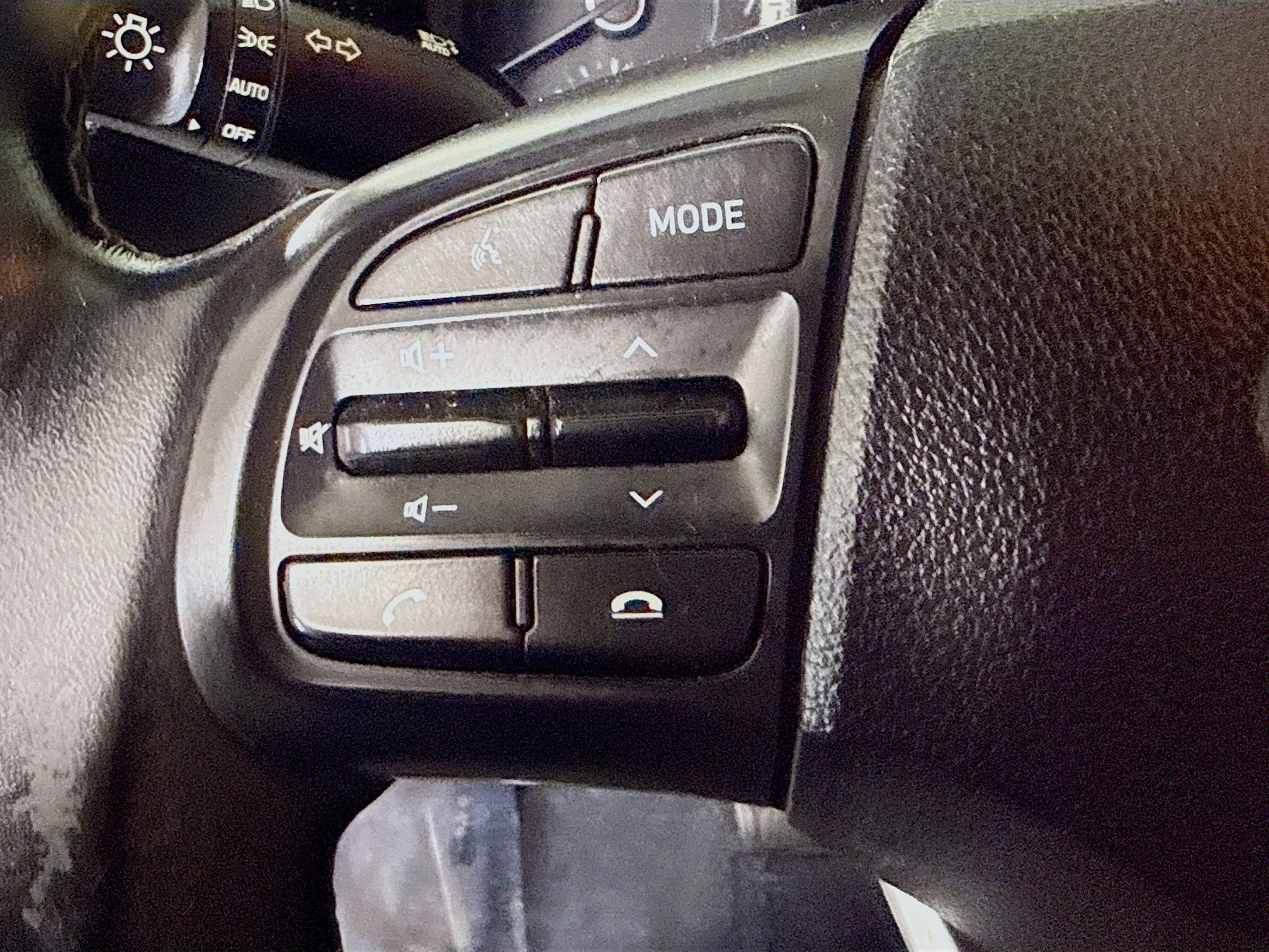 Used 2020 Hyundai Venue SEL w/ Convenience + Premium Package image 14