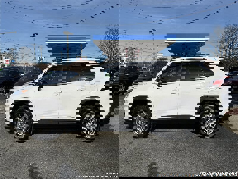 Used 2022 Toyota RAV4 LE image 8