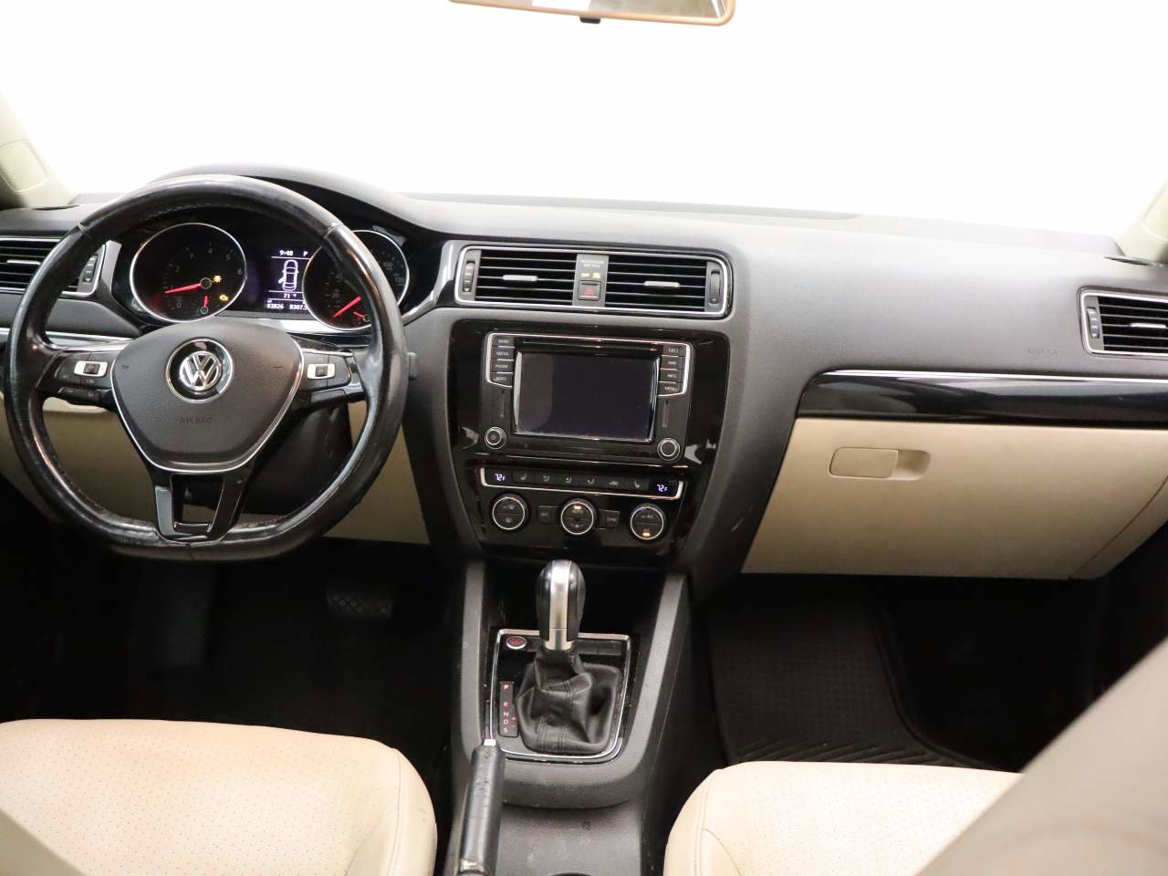 Used 2017 Volkswagen Jetta SEL FWD image 6