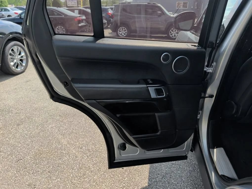 Used 2017 Land Rover Range Rover HSE AWD/4WD image 13