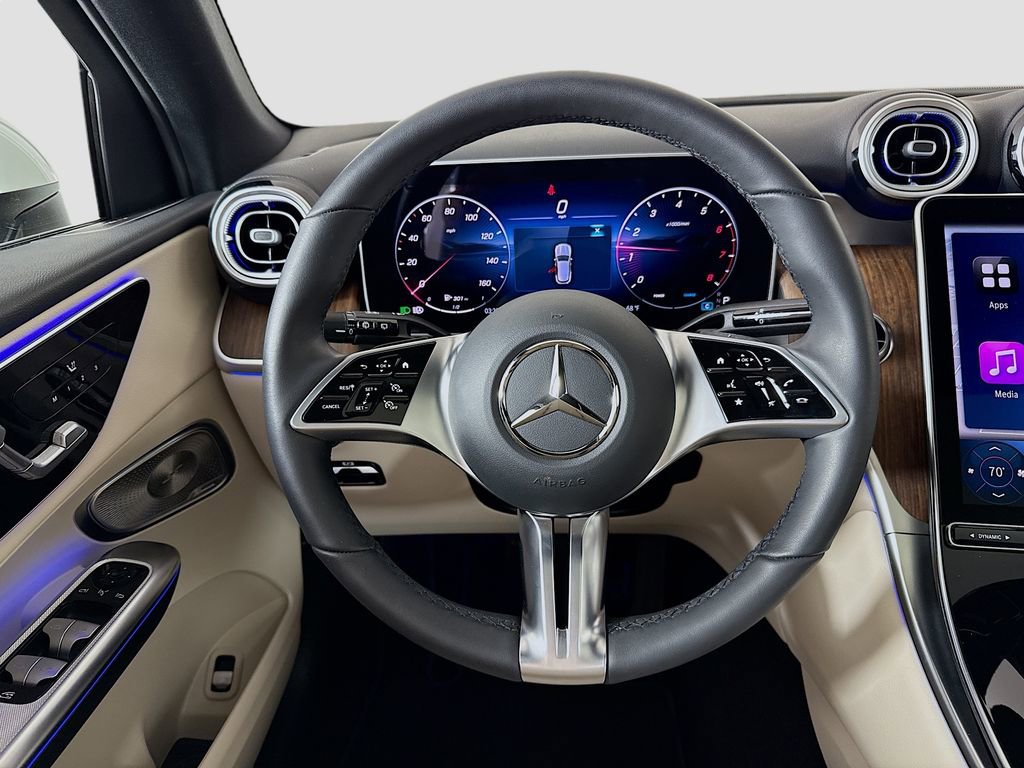 Used 2025 Mercedes-Benz GLC 300 4MATIC image 11
