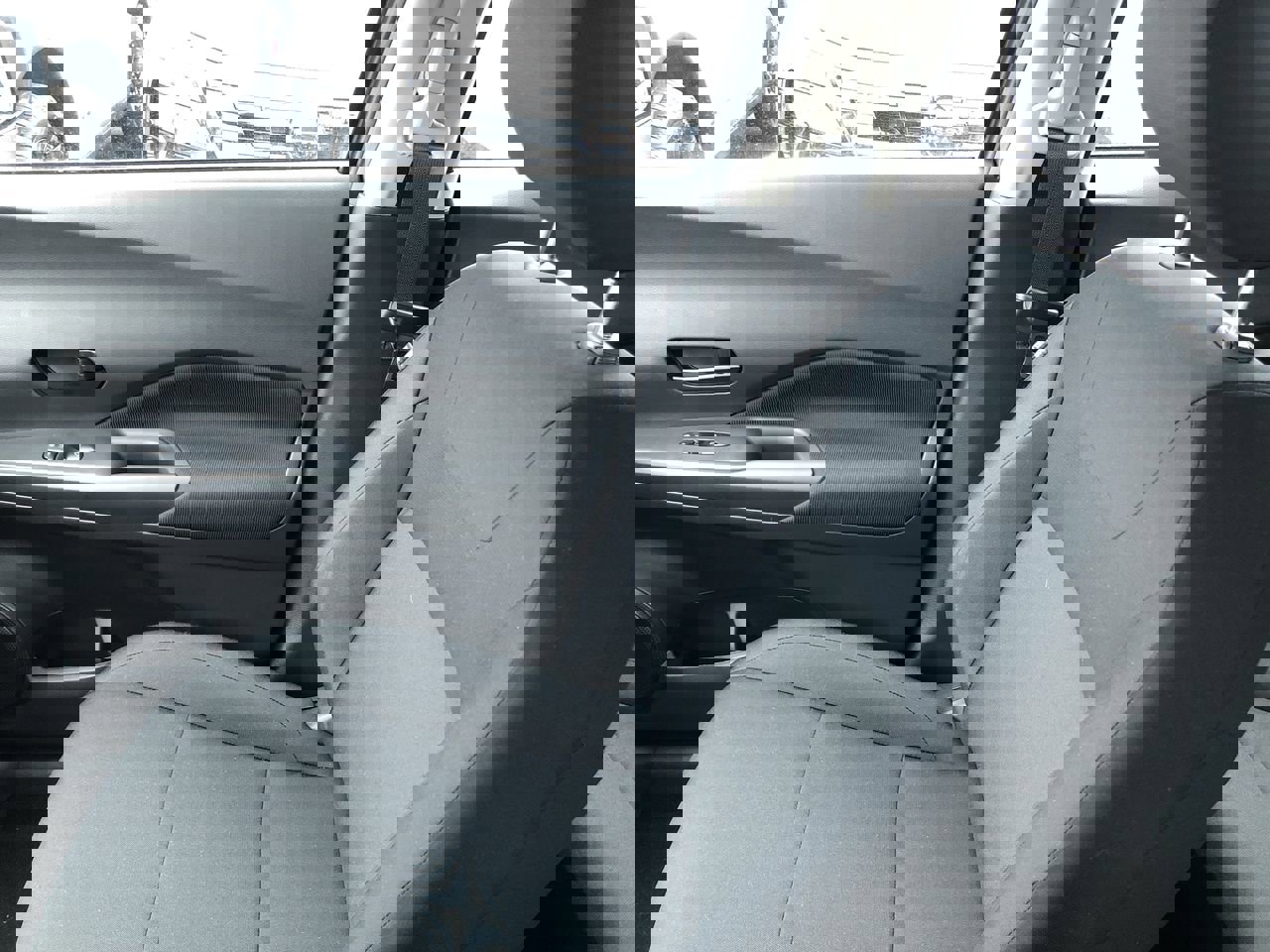 New 2025 Nissan Kicks Play S image 30