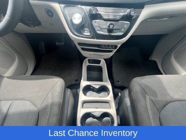 Used 2023 Chrysler Voyager LX FWD image 3