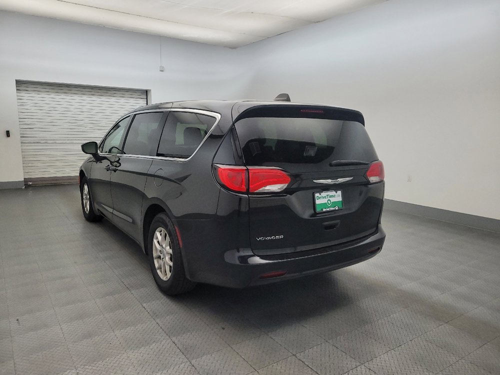 Used 2024 Chrysler Voyager LX FWD image 5