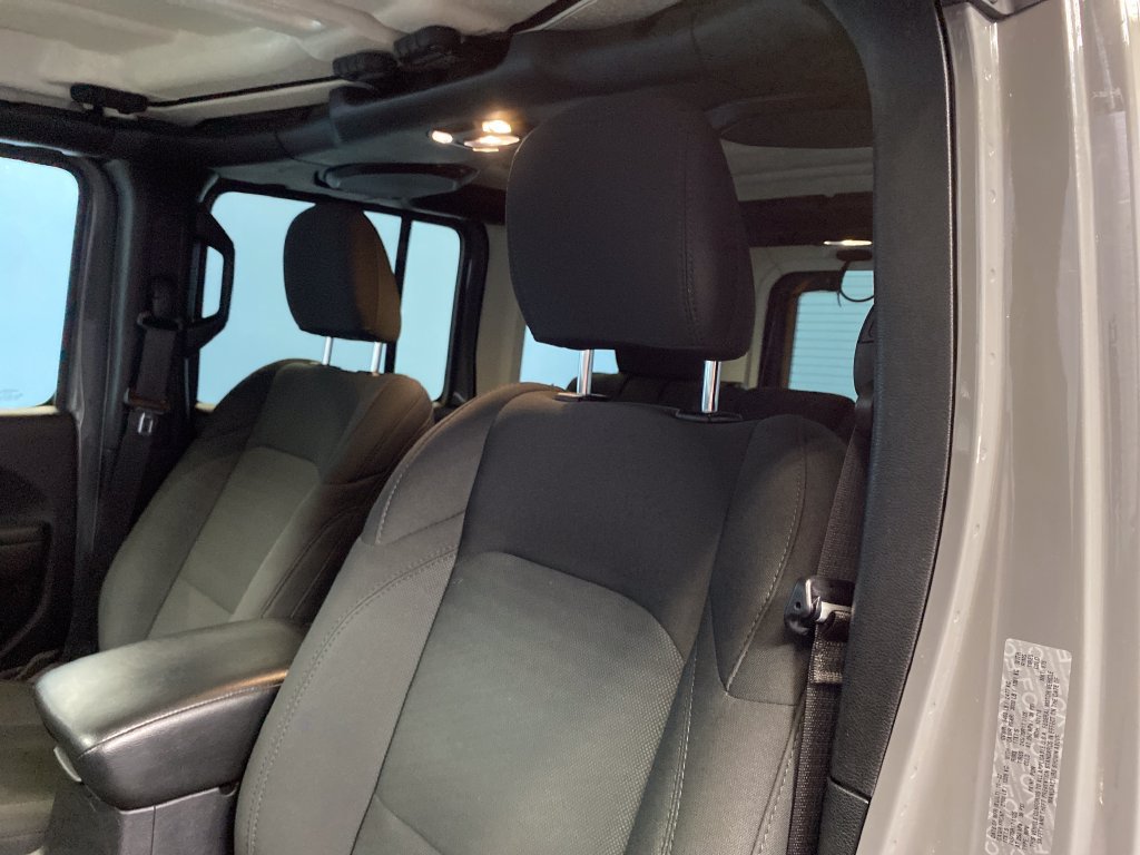 Used 2023 Jeep Wrangler Unlimited Sport AWD/4WD image 10