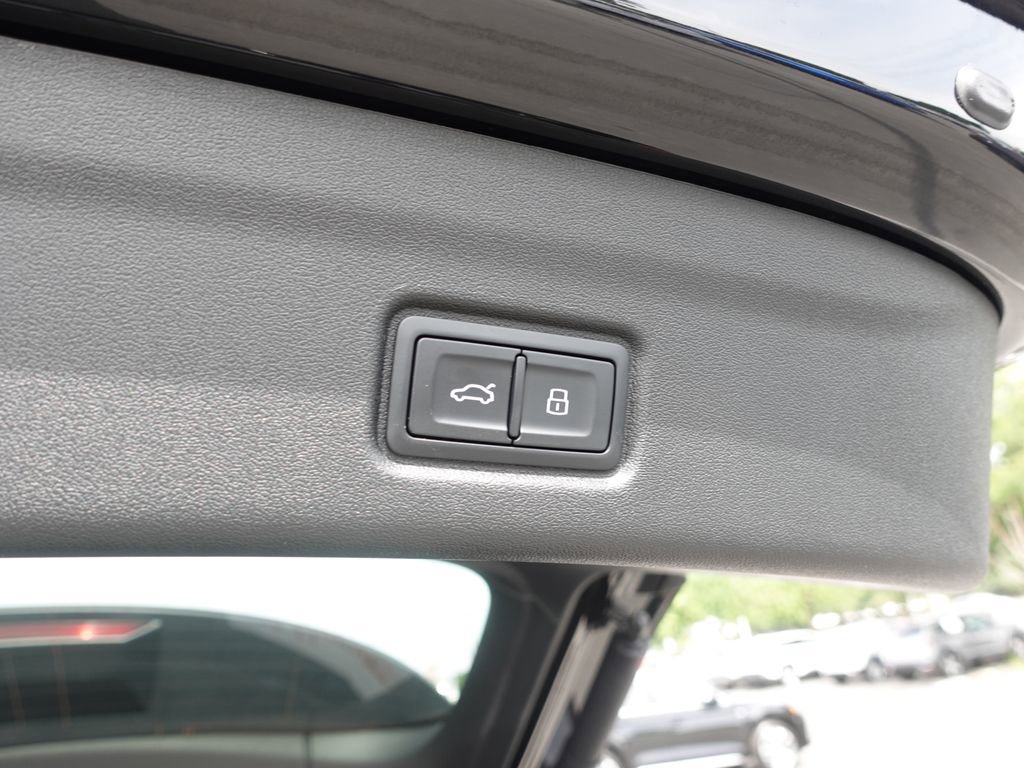 Used 2025 Audi Q6 e-tron Premium w/ Convenience Package image 22