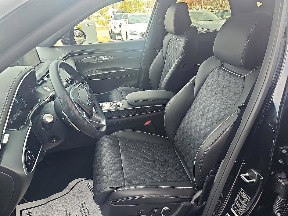 Used 2025 Genesis GV70 3.5T Sport w/ Sport Prestige Package image 18