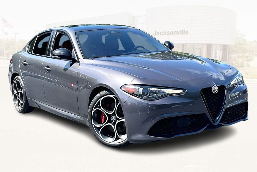 Used 2022 Alfa Romeo Giulia Veloce image 3