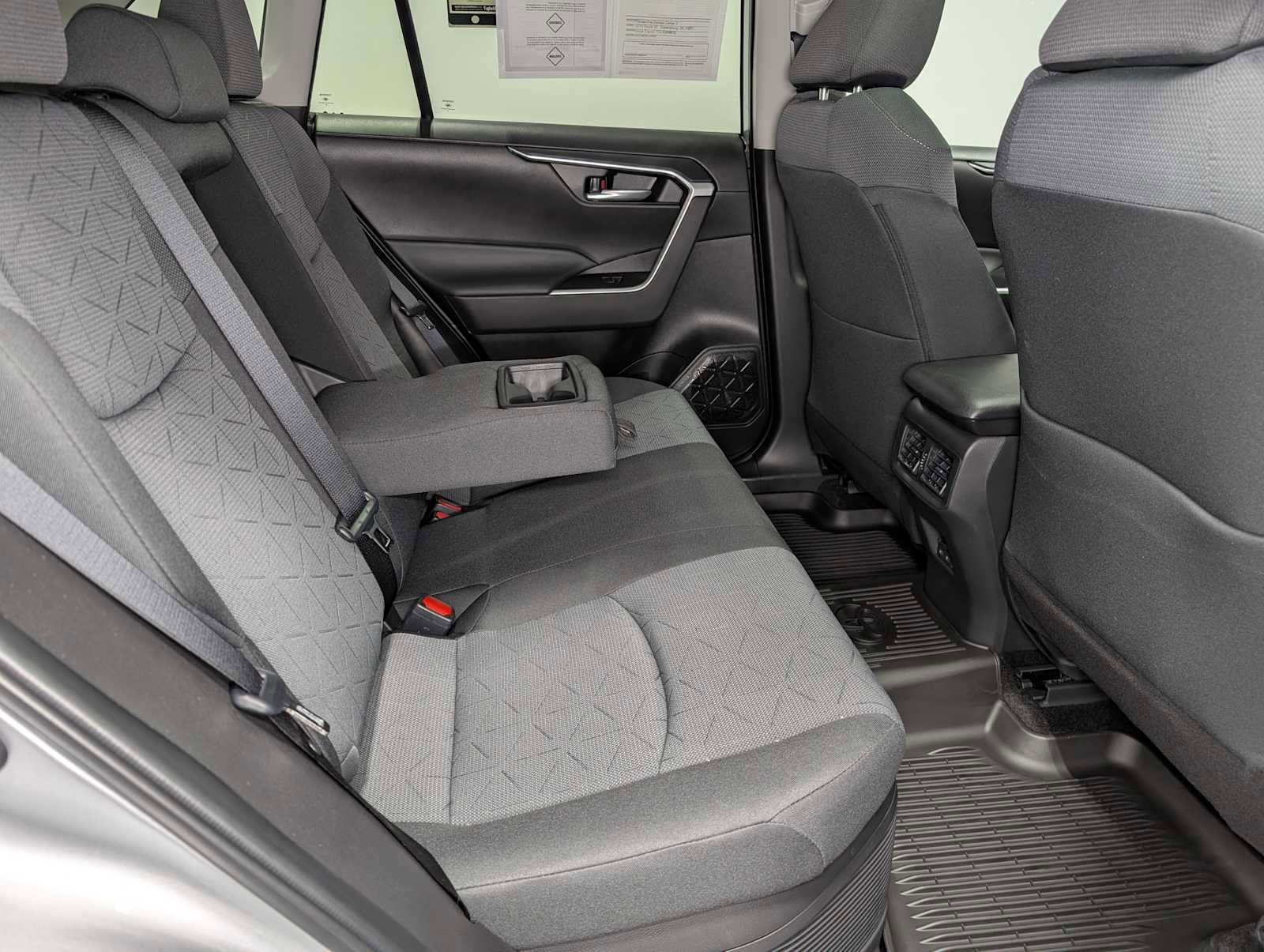 Used 2025 Toyota RAV4 XLE image 41