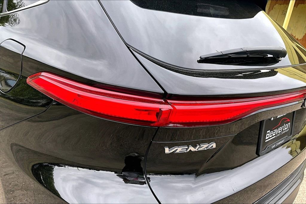 Used 2023 Toyota Venza LE AWD/4WD image 28