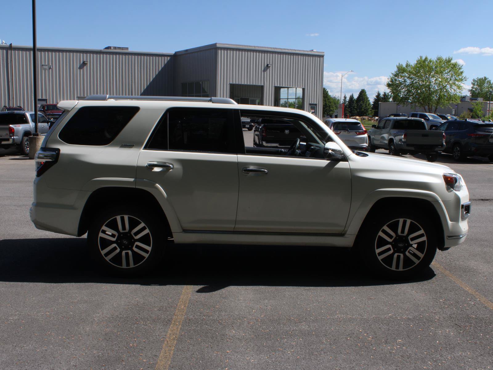 Used 2021 Toyota 4Runner Limited AWD/4WD image 4