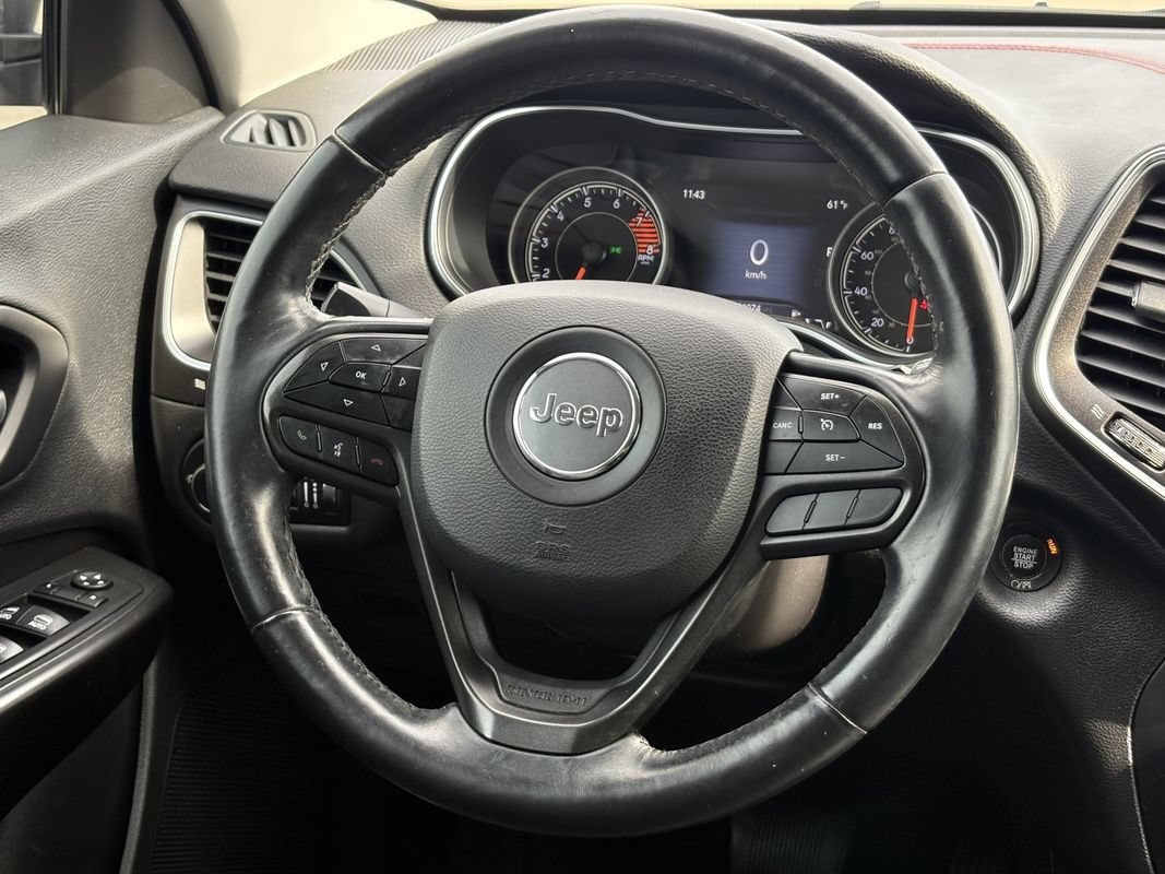 Used 2019 Jeep Cherokee Trailhawk AWD/4WD image 21