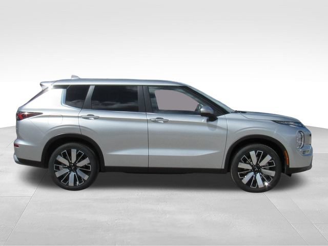 New 2026 Mitsubishi Outlander SE FWD image 2