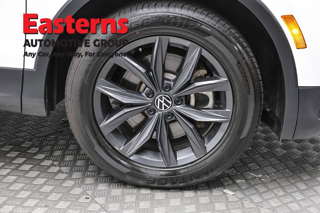 Used 2024 Volkswagen Tiguan SE image 30