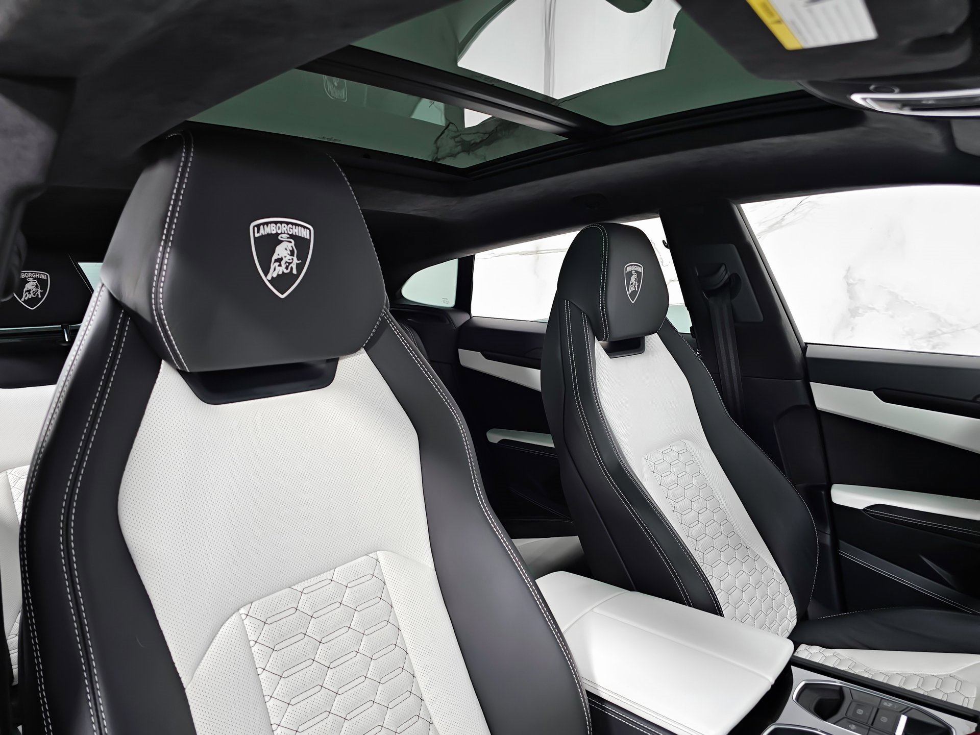 Used 2021 Lamborghini Urus image 17