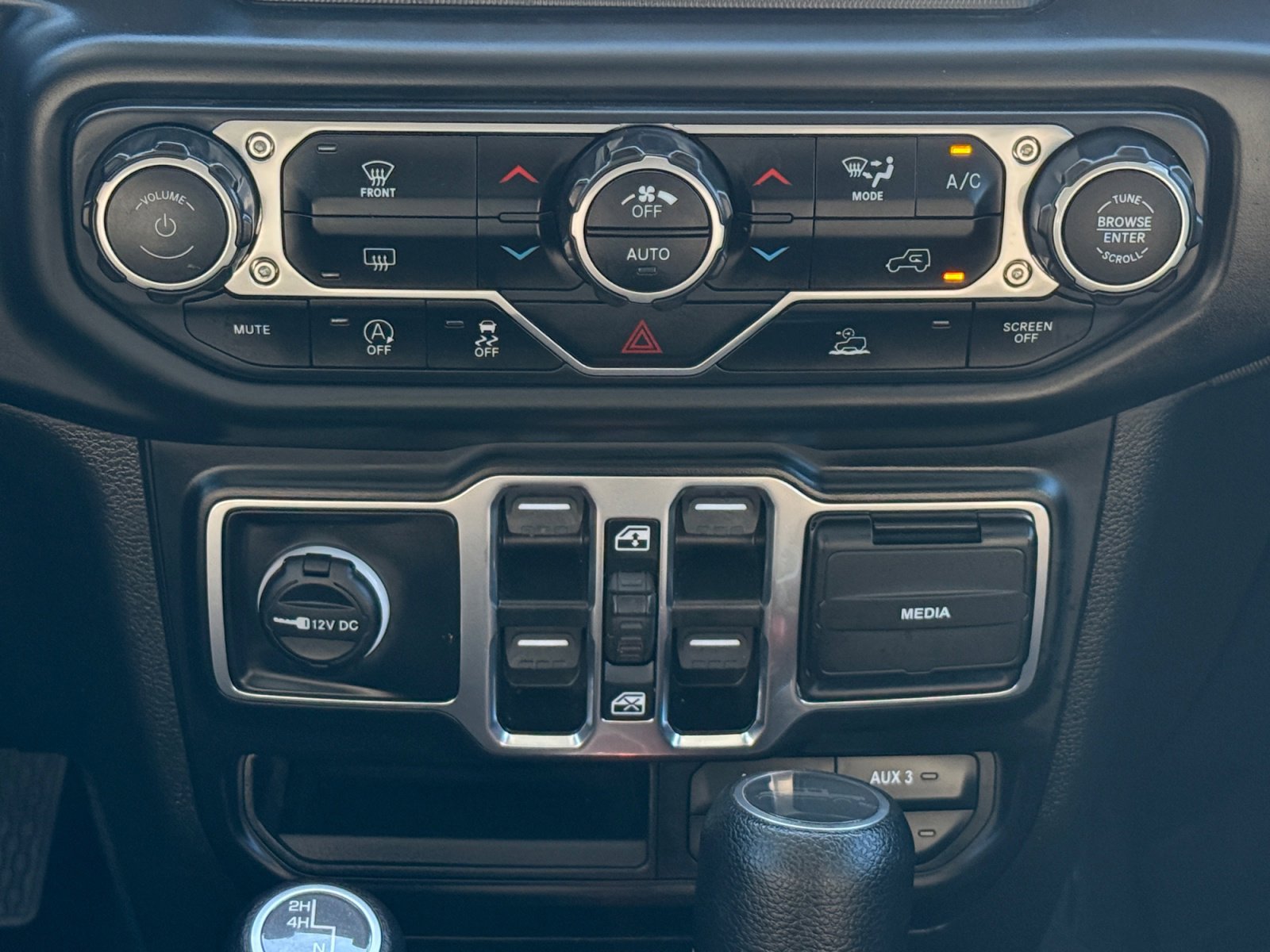 Used 2023 Jeep Gladiator Willys image 24