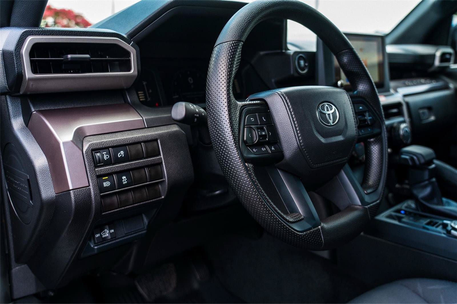 Used 2025 Toyota Tacoma SR5 AWD/4WD image 11