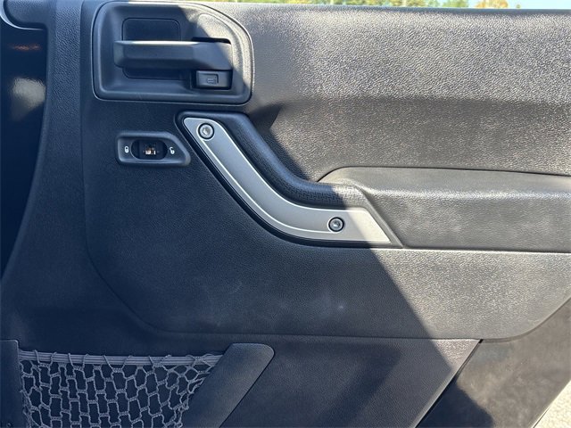 Used 2016 Jeep Wrangler Unlimited Sahara w/ Connectivity Group image 13