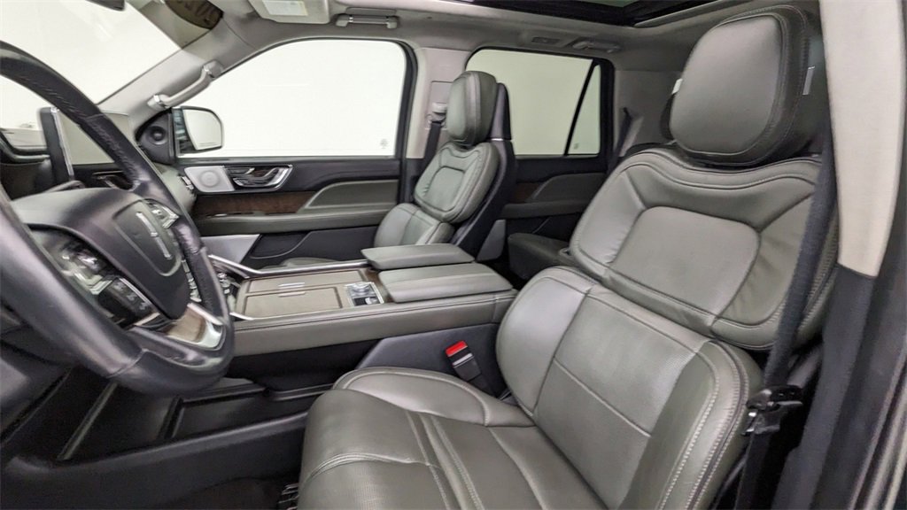 Used 2023 Lincoln Navigator Black Label image 2