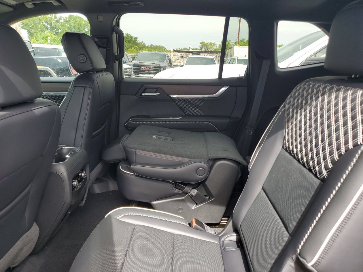 New 2026 GMC Acadia Denali w/ Super Cruise Package FWD image 11