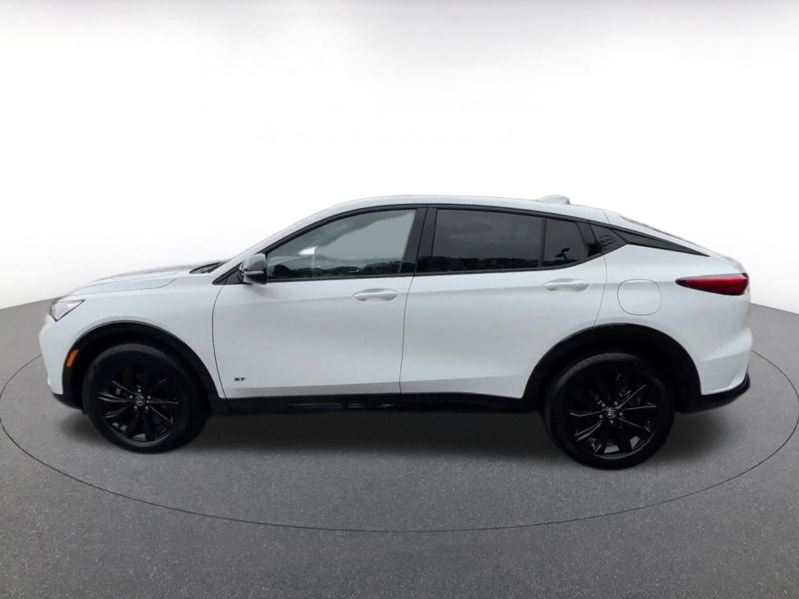 Used 2025 Buick Envista Sport Touring image 9