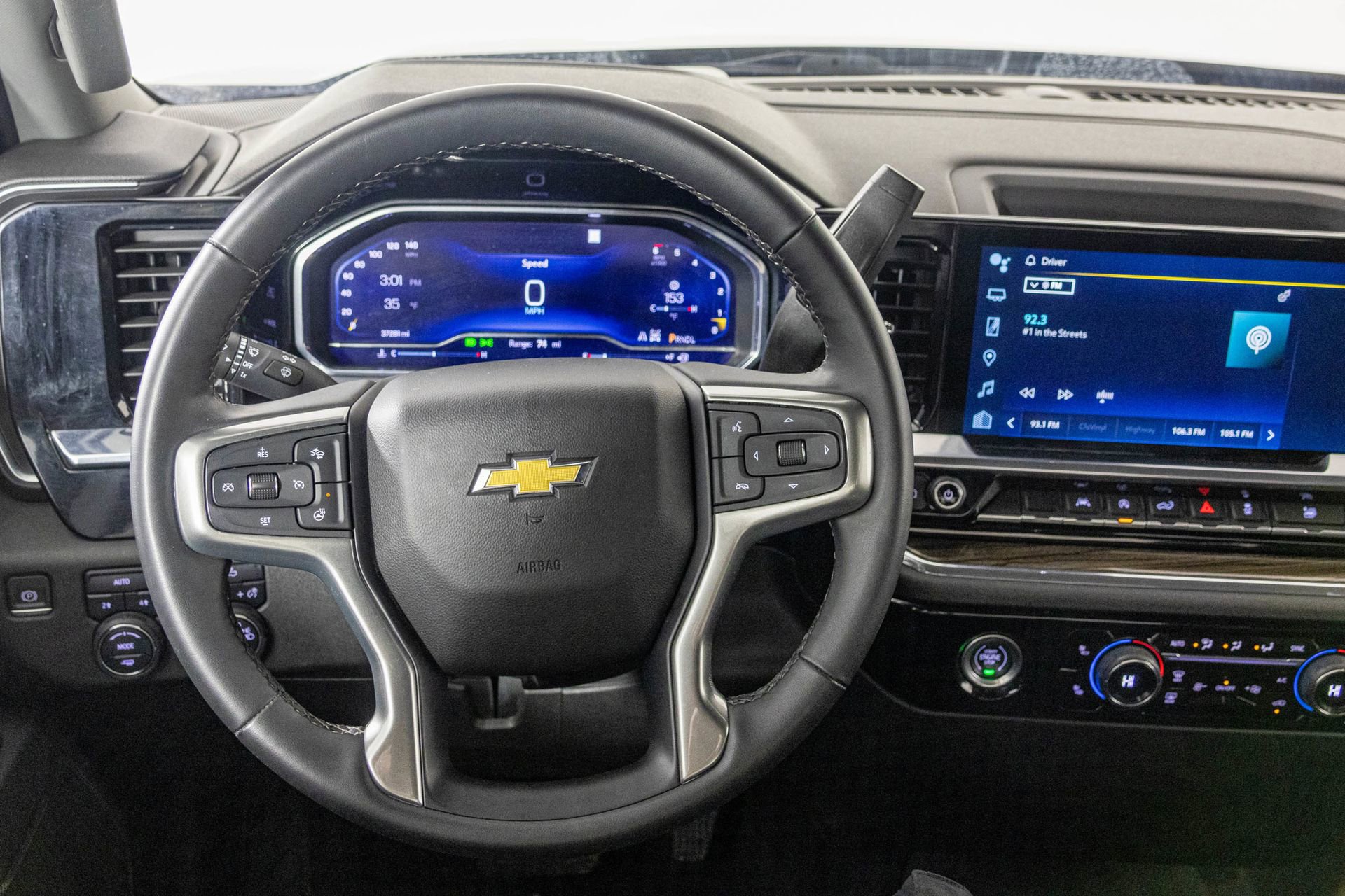 Used 2023 Chevrolet Silverado 1500 LT image 29