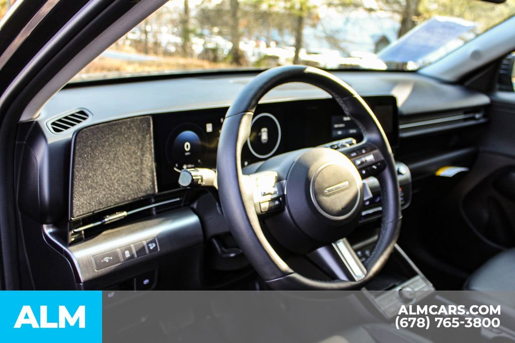 Used 2025 Hyundai Kona Limited image 32