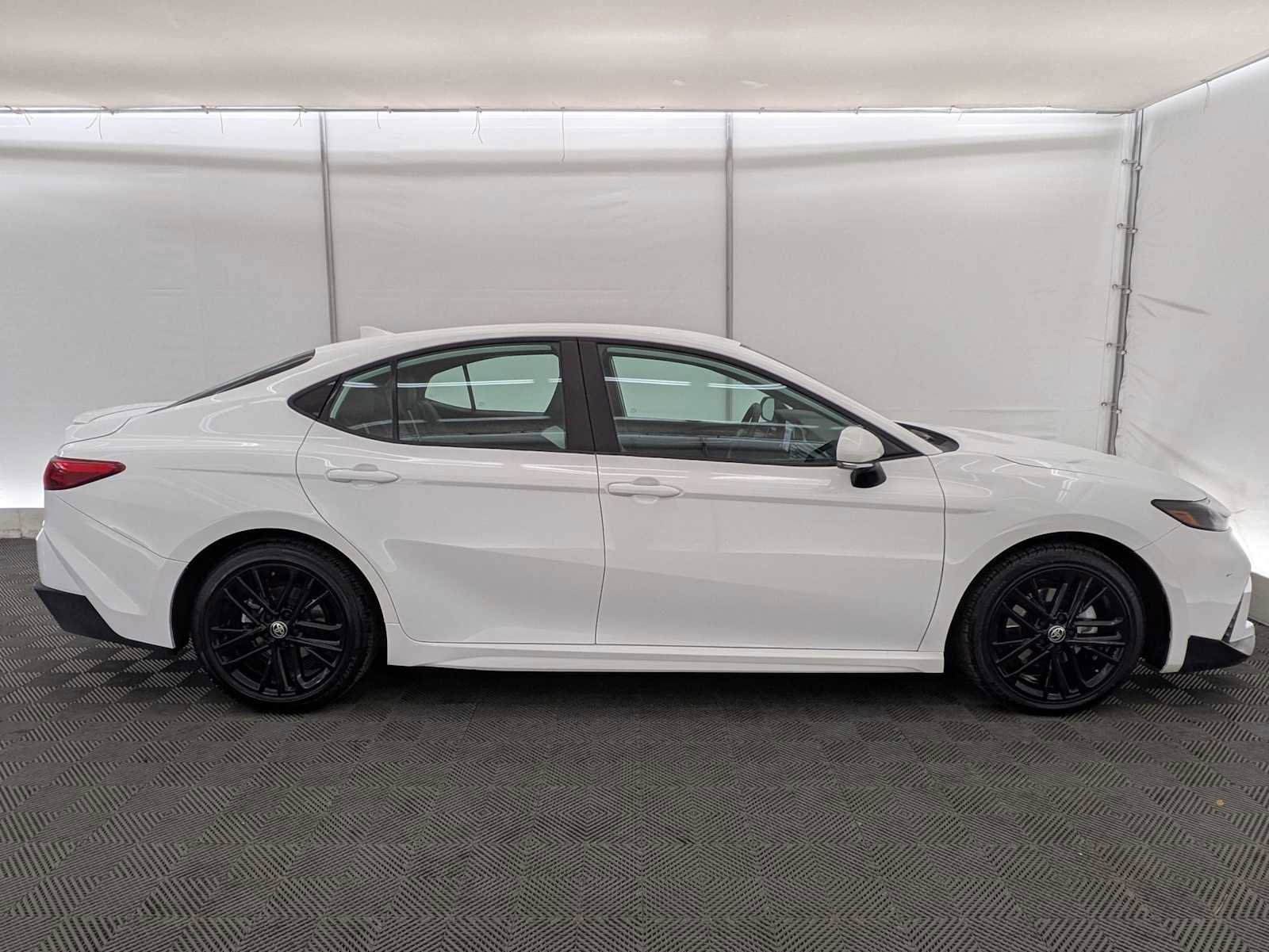 Used 2025 Toyota Camry SE image 7