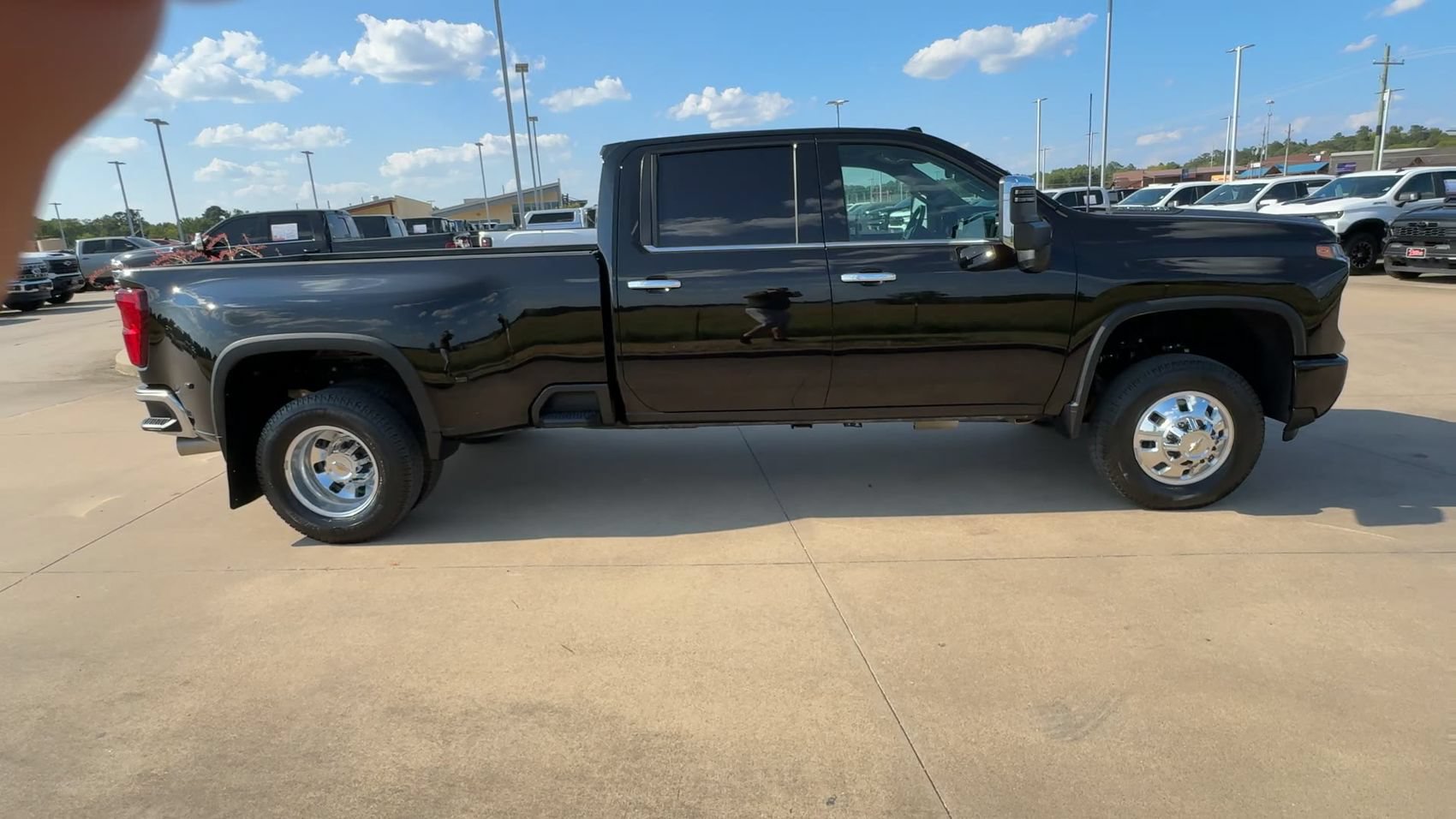 Used 2026 Chevrolet Silverado 3500 LTZ w/ LTZ Convenience Package AWD/4WD image 8