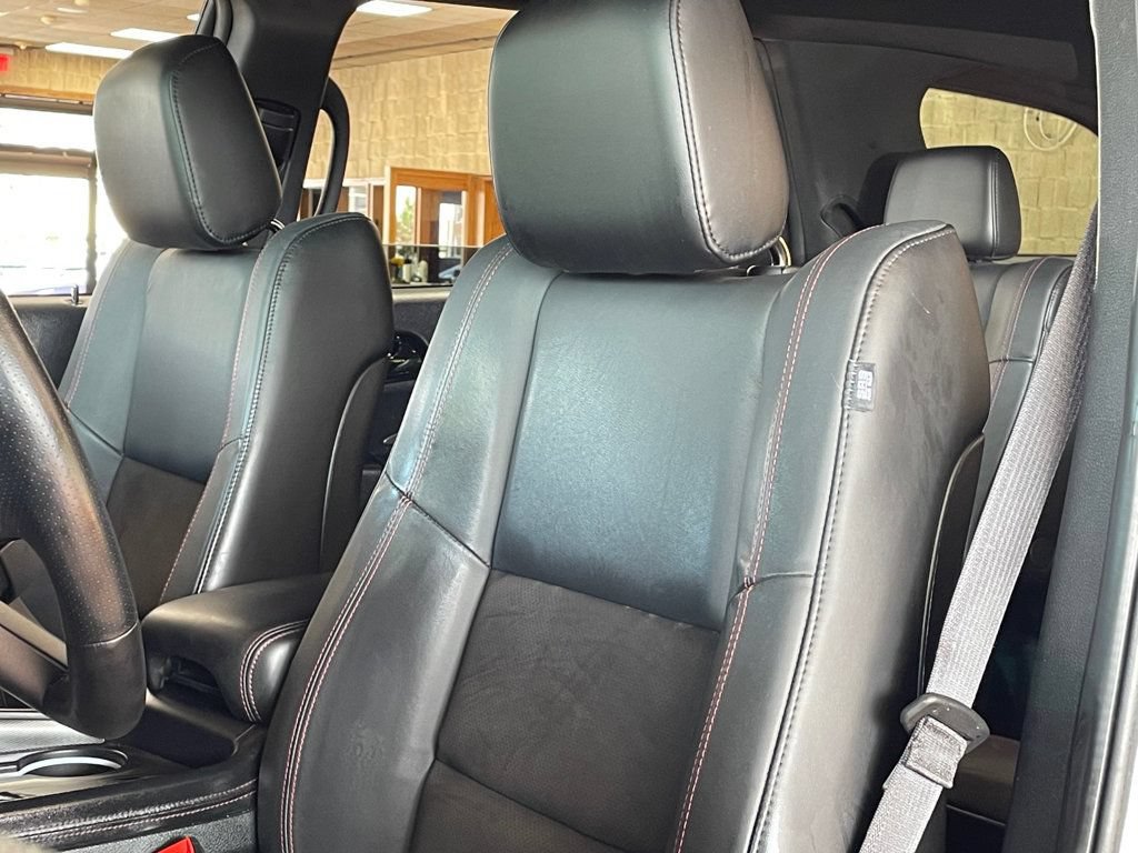 Used 2022 Dodge Durango R/T w/ Blacktop Package AWD/4WD image 16