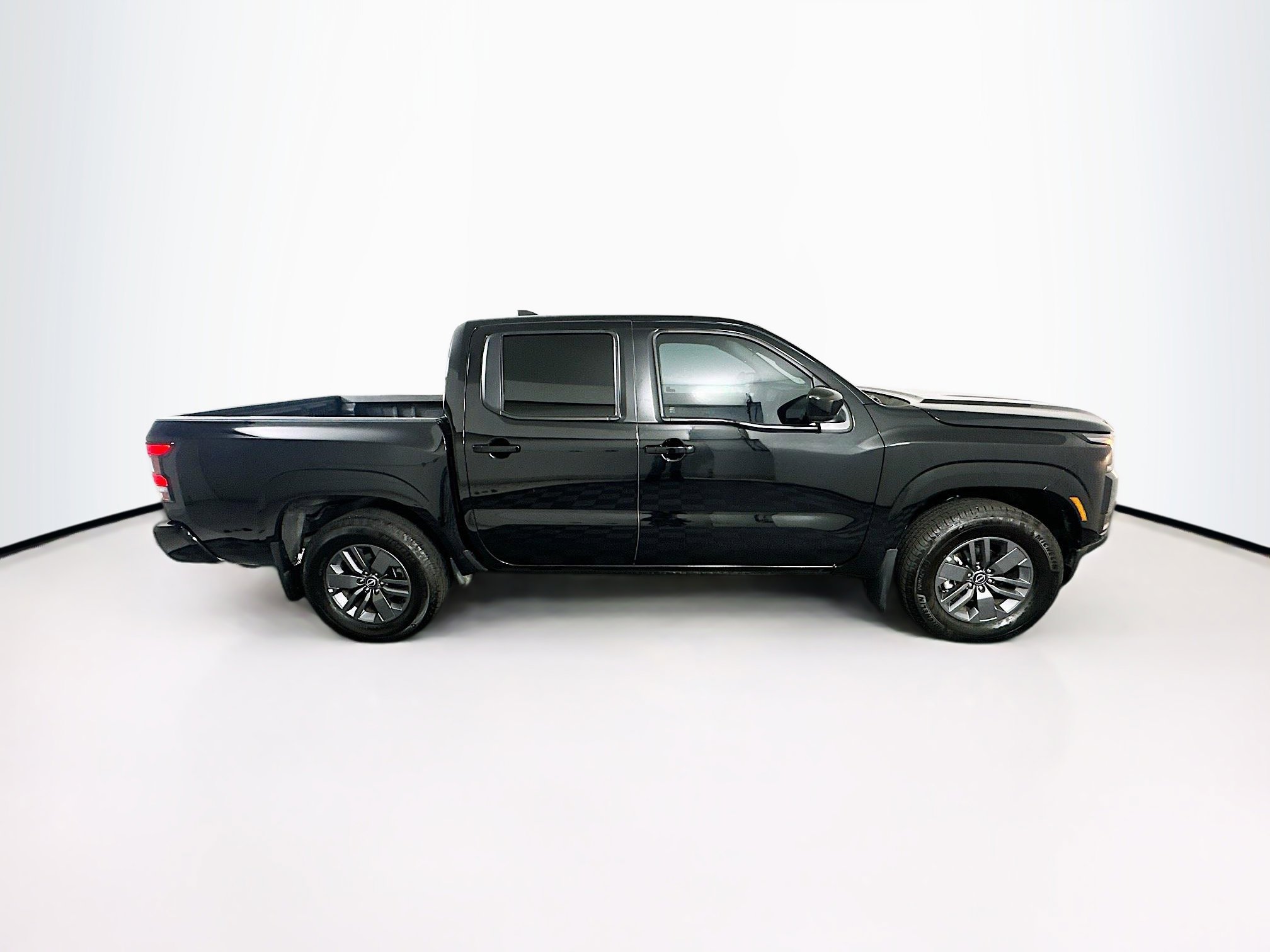 Used 2025 Nissan Frontier SV image 10