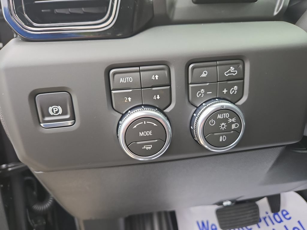 New 2026 GMC Sierra 1500 AT4 w/ Technology Package AWD/4WD image 18