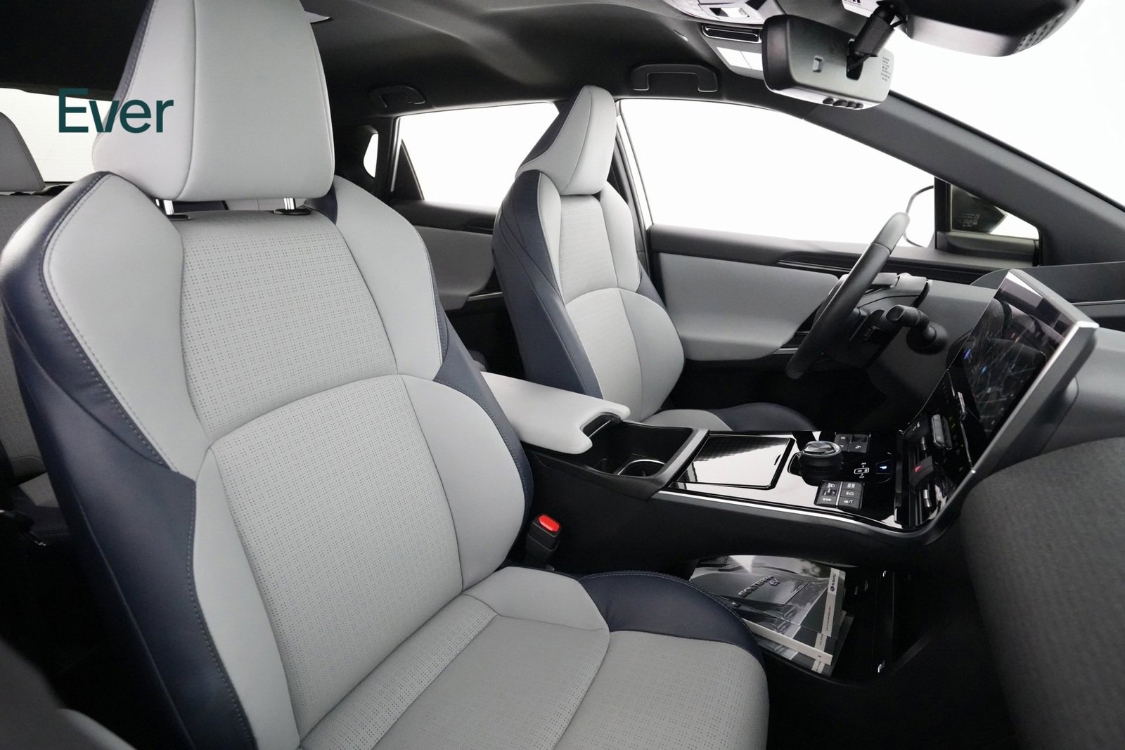 Used 2023 Subaru Solterra AWD image 8