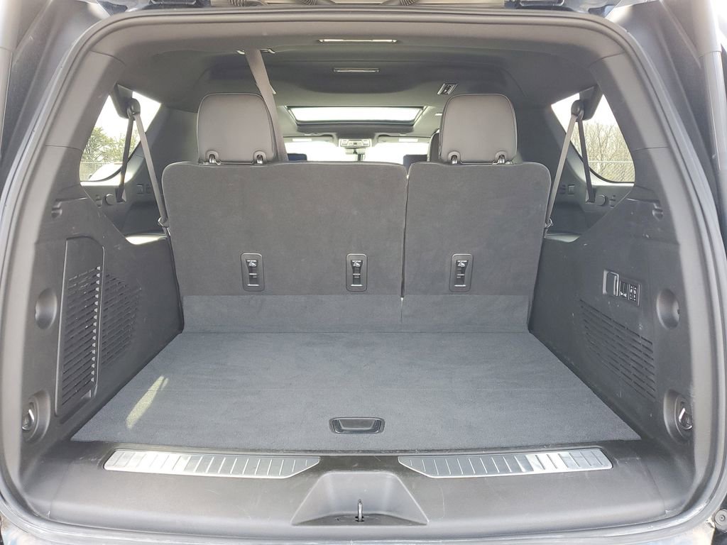 Used 2023 Chevrolet Suburban High Country w/ Advanced Technology Package image 35