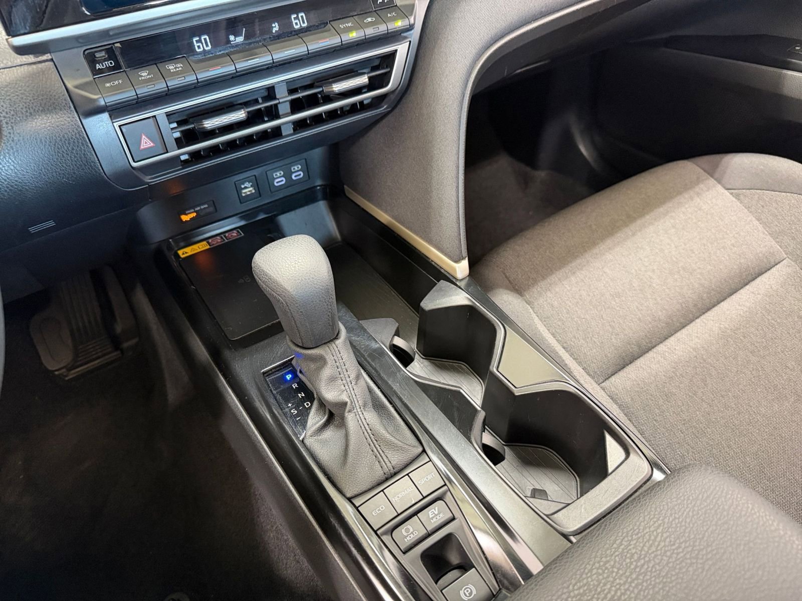 Used 2025 Toyota Camry LE image 40