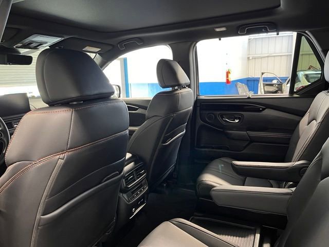 Used 2023 Honda Pilot TrailSport image 17