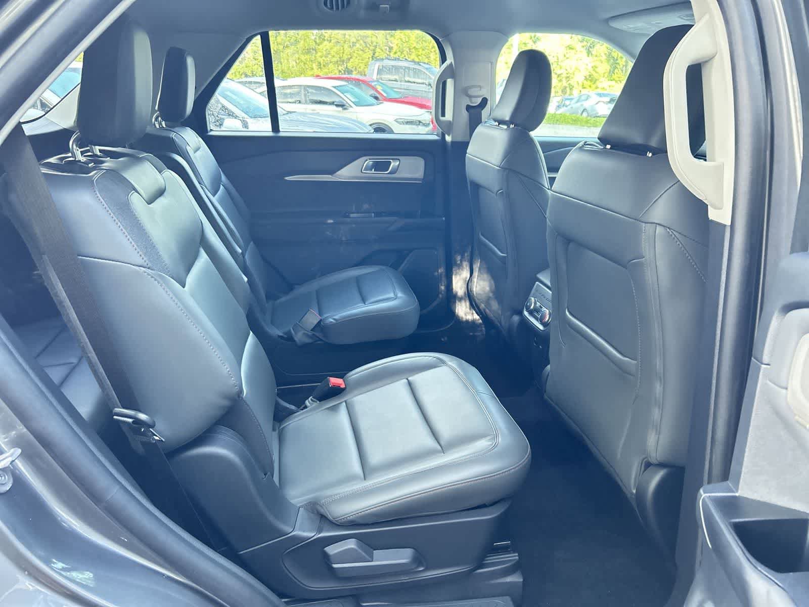 Used 2025 Ford Explorer Active w/ Active Comfort Package AWD/4WD image 13